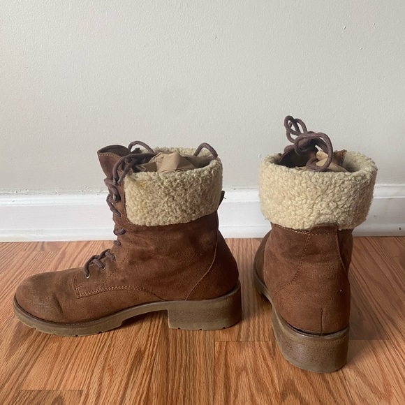 Suede Boots w/ Faux Fur Lining - Picture 3 of 4